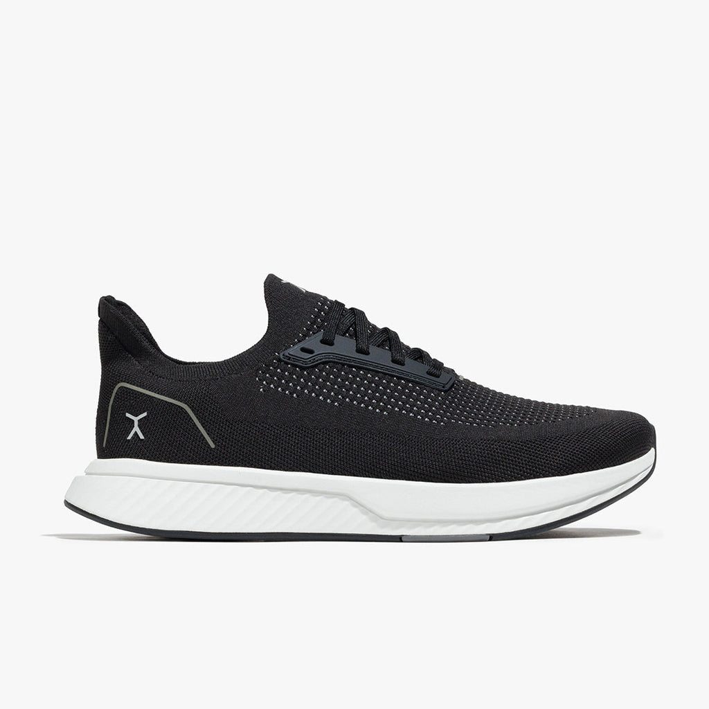 Adapt Runner - Black/White - Everyday Runner
