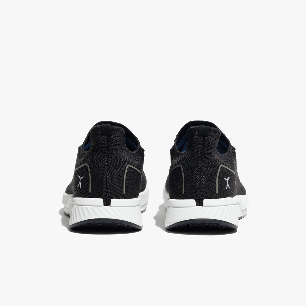 Adapt Runner - Black/White - Everyday Runner